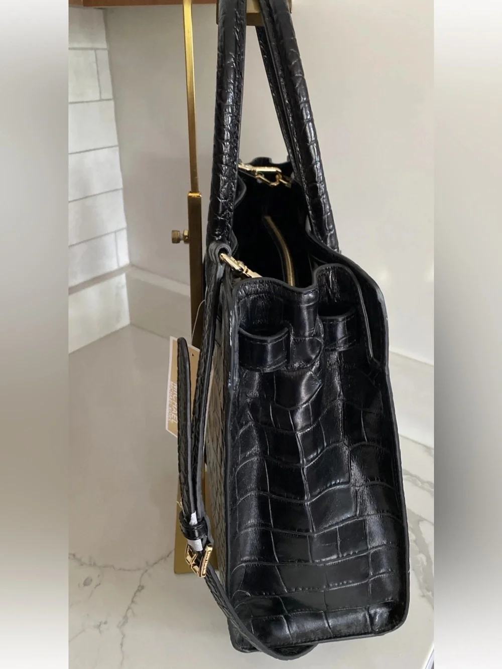 🆕 MICHAEL KORS Large Dillon Tote Croc Embossed Leather Bag Black/Gold - Picture 10 of 16